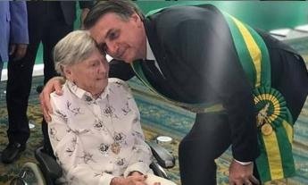 Bolsonaro chega a Eldorado para velório da mãe
