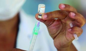 Em um ano de vacinação, quase 70% dos brasileiros já...
