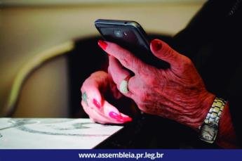 Empréstimo por telefone é proibido para aposentados do Paraná