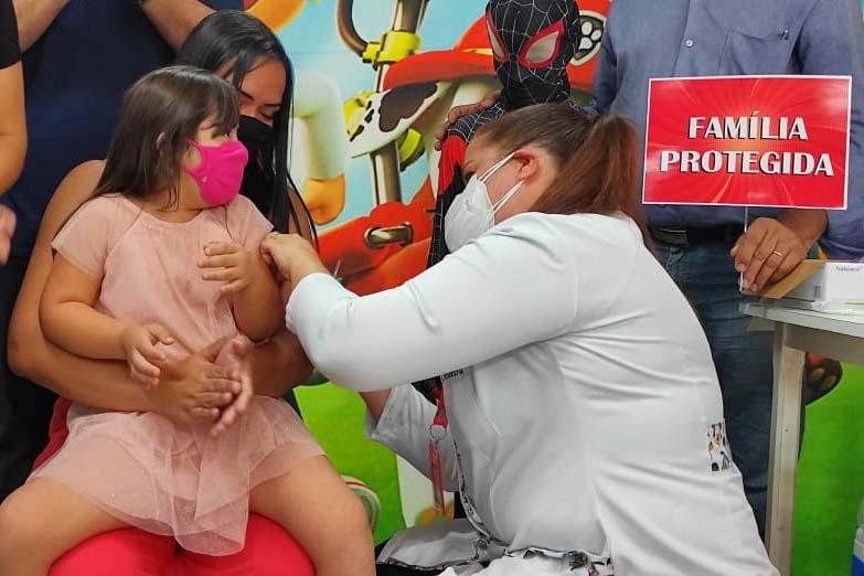 https://jornalnoroeste.com/uploads/images/2022/01/parana-inicia-campanha-de-vacinacao-infantil-contra-a-covid-19-bg-5556-ae556.jpg