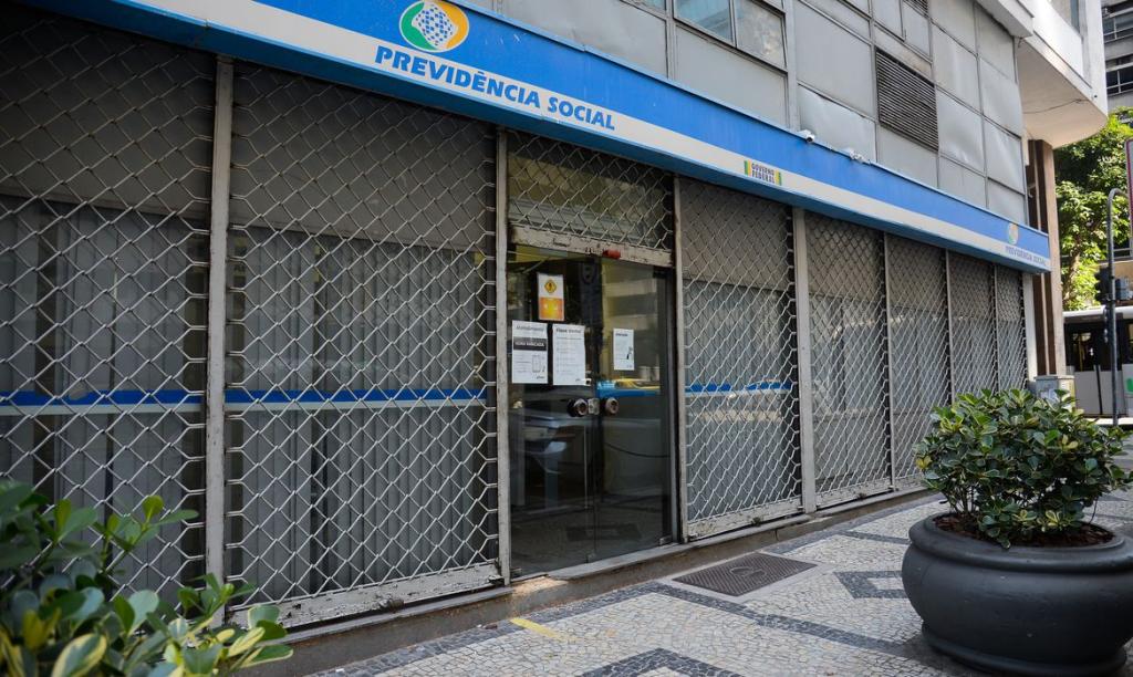 https://jornalnoroeste.com/uploads/images/2022/02/inss-comeca-a-pagar-com-reajuste-quem-ganha-mais-de-um-salario-minimo-bg-5712-8c029.jpg