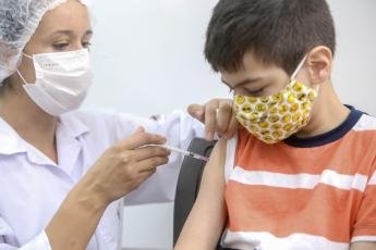Paraná chega a 253 mil crianças vacinadas e secretário reforça...