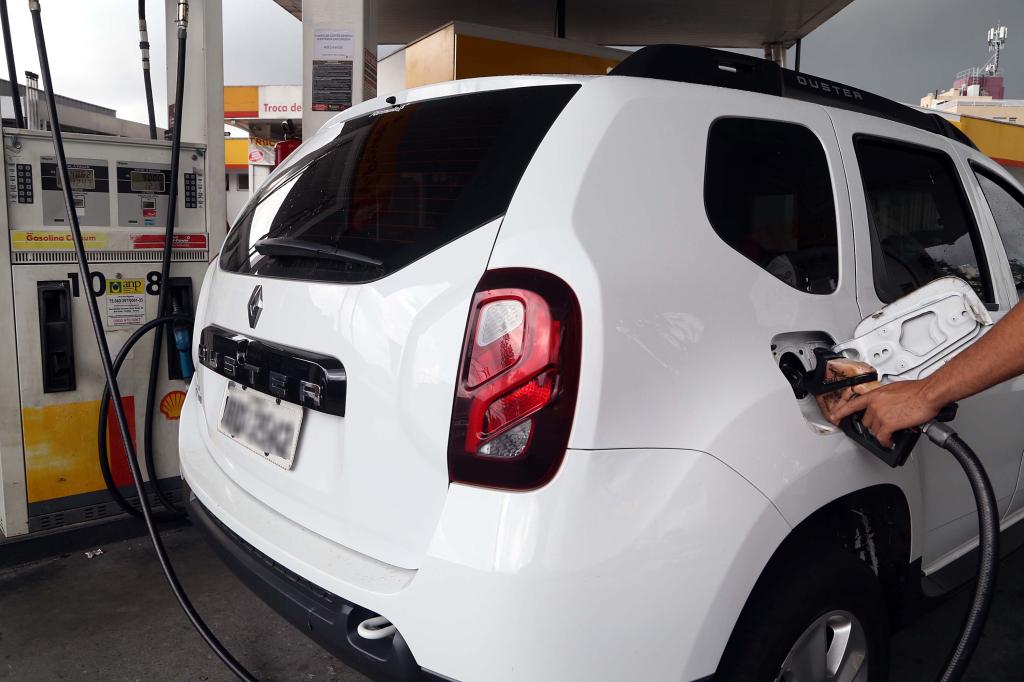 Procon notifica 87 postos e 10 distribuidoras após denúncias de reajuste antecipado