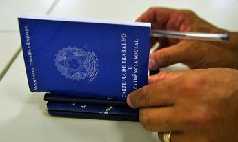 Caged: Brasil cria 136 mil empregos com carteira assinada em...