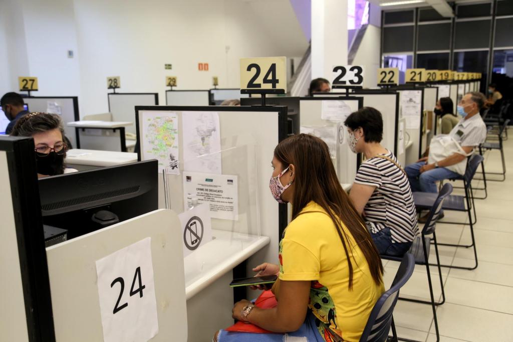 Semana começa com 10.631 vagas abertas nas Agências do Trabalhador do Paraná