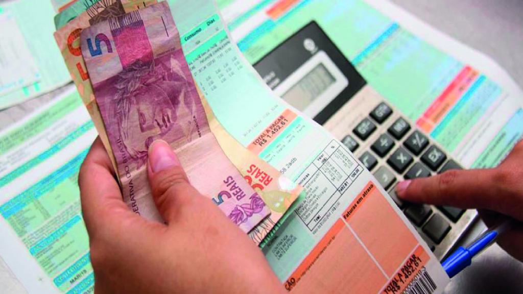 Especialista dá dicas para economizar na conta de luz durante o inverno