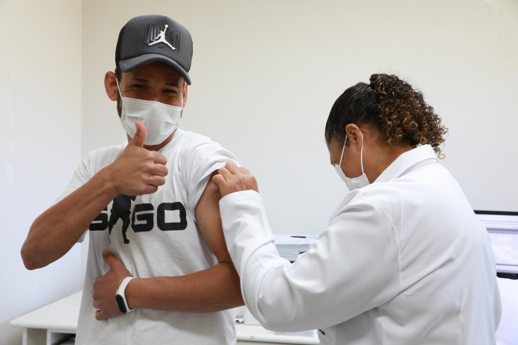 No “Dia D de Vacinação”, Maringá aplica mais de 10 mil doses...