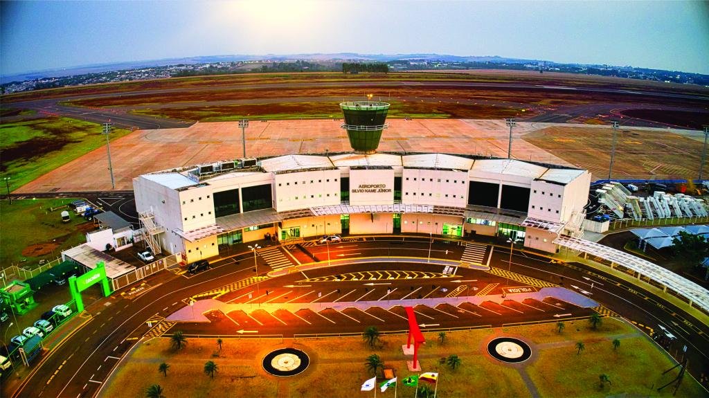 Prefeitura de Maringá prepara instalação de energia fotovoltaica no Aeroporto