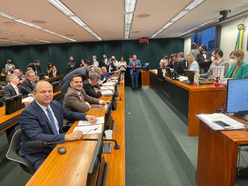 Ricardo Barros concede coletiva de imprensa