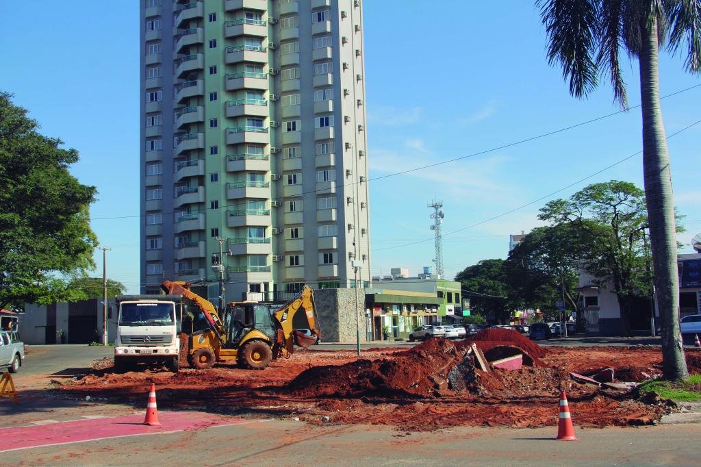 Obras de revitalização da Praça Pioneiro Francisco Sakae tem término previsto para...