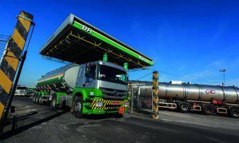 Petrobras anuncia redução de R$ 0,18 na gasolina para distribuidoras
