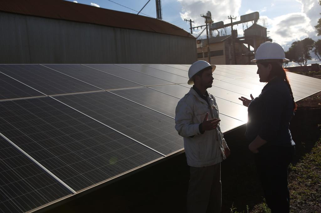 Instalação de sistemas de energia solar dispara na região Noroeste