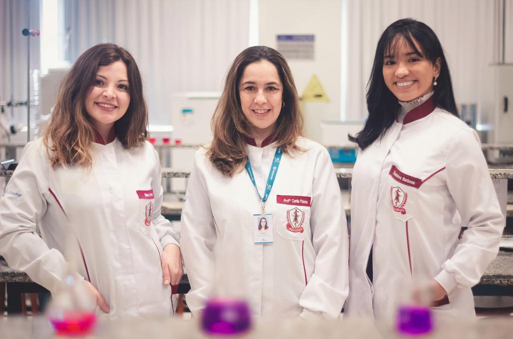 Alunas da UniCesumar estudam pastilha para recuperar paladar afetado pela Covid-19