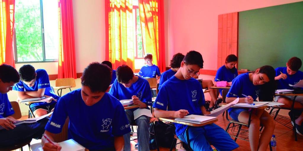 Escolas públicas batem colégios privados na olimpíada digital de matemática no Brasil