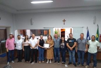 Profissionais da Rede Municipal de Ensino de Floraí recebem Moção...