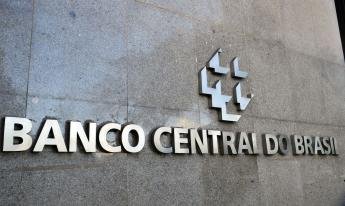 Banco Central corrige dados cambiais e país fecha 2022 no...
