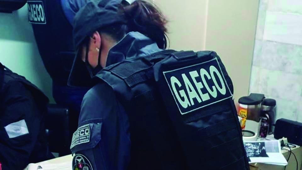 Gaeco cumpre mandados de busca e apreensão em investigação contra grupo suspeito...