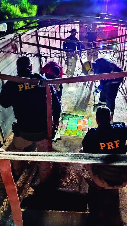PRF apreende em Nova Esperança carga de droga estimada em R$ 31...