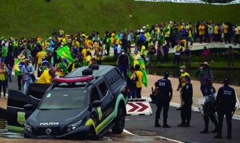 Moraes liberta mais 130 pessoas presas por atos golpistas de...