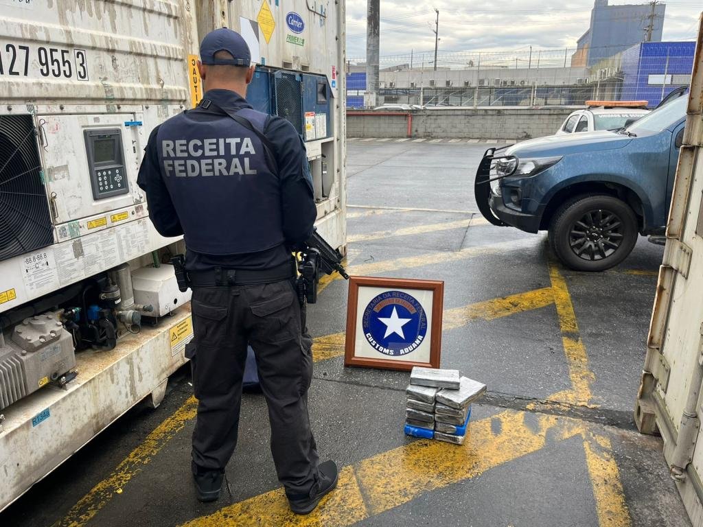 Receita Federal apreende 12 kg de cocaína no Porto de Paranaguá
