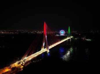 Imagens mostram iluminação da Ponte da Integração na posse do...