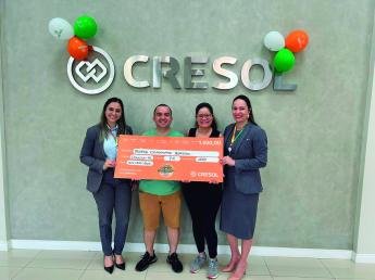 Cresol premia ganhador em Loanda na campanha de Prêmios