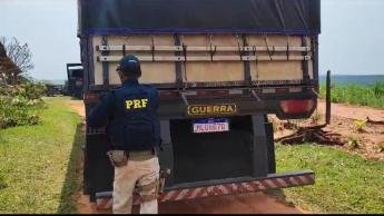 PRF apreende carreta abarrotada com cigarros contrabandeados do Paraguai em...