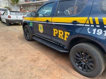 PRF recupera automóvel furtado em Paranavaí
