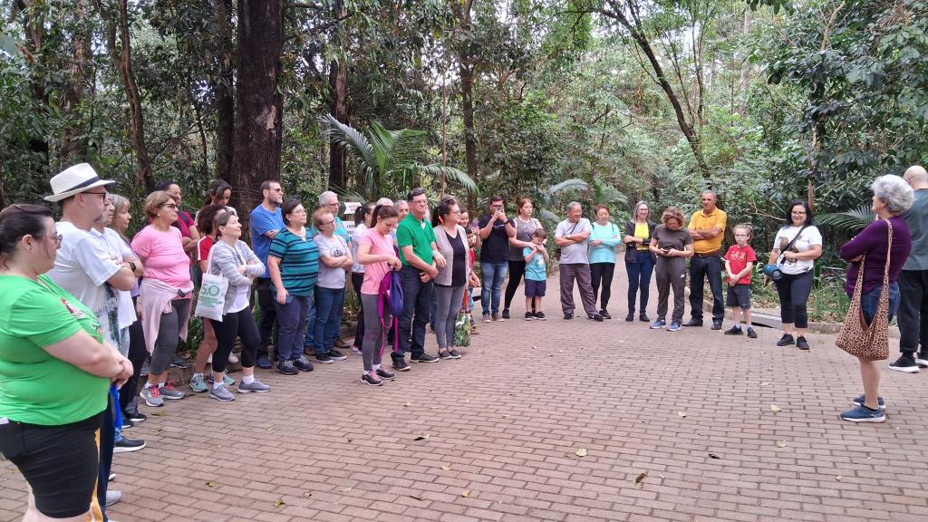 https://jornalnoroeste.com/uploads/images/2023/09/trilha-ecologica-dos-amigos-da-lurdinha-celebra-aniversario-da-voluntaria-do-jardim-botanico-de-nova-esperanca-1-bg-9367-64d50.jpeg