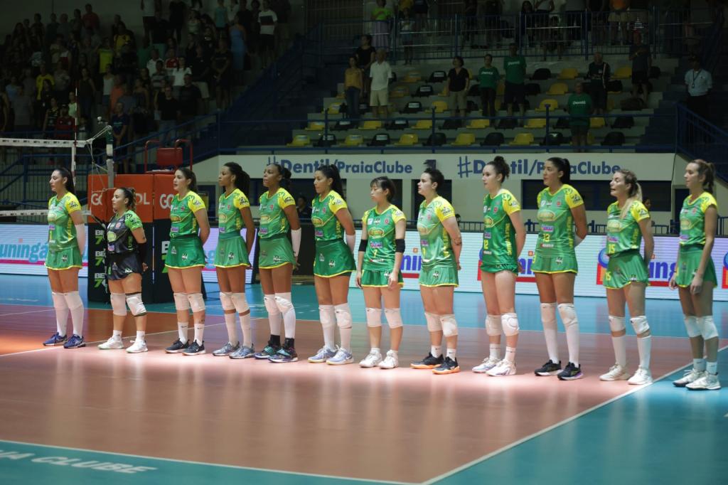 Equipe de vôlei feminino de Apucarana estreia na Liga de Maringá