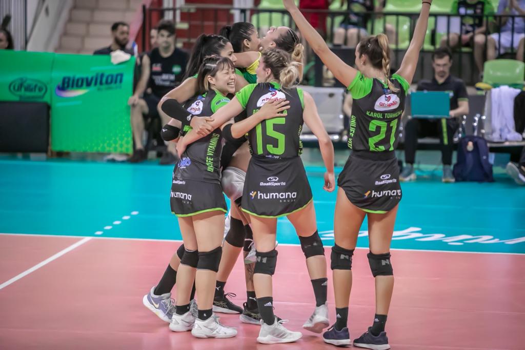 Equipe de vôlei feminino de Apucarana estreia na Liga de Maringá