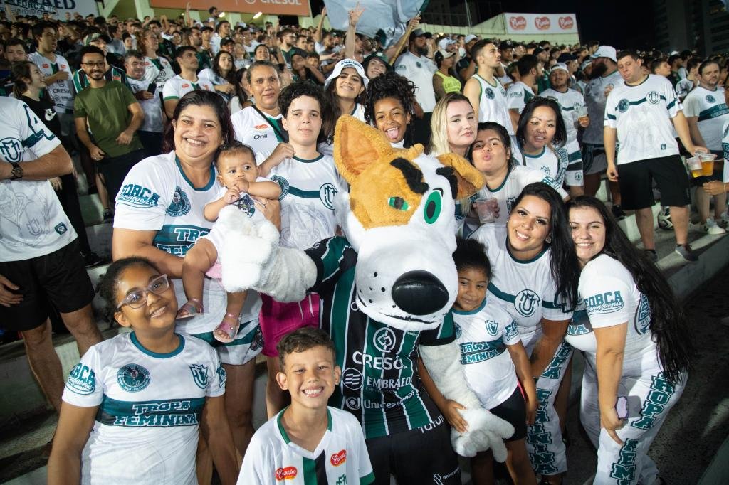Invicto no Paranaense, o Maringá FC recebe o FC Cascavel...