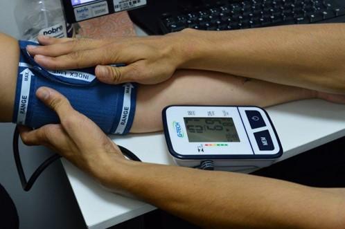 Hetrin orienta sobre como prevenir e identificar um caso de AVC