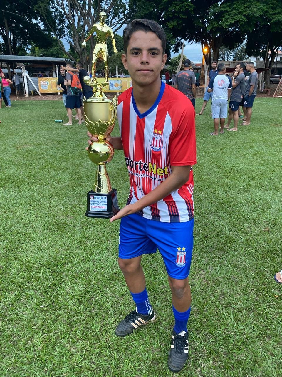 Kawê Santiago, jovem destaque do TAHITI F.C., conquista a Copa...
