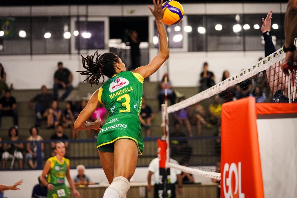 Unilife Maringá enfrenta o Esporte Clube Pinheiros nesta terça-feira (12) no Ginásio...