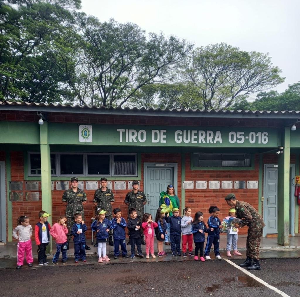 Comemorações do Dia do Exército Brasileiro: Tiro de Guerra recebe visita do...