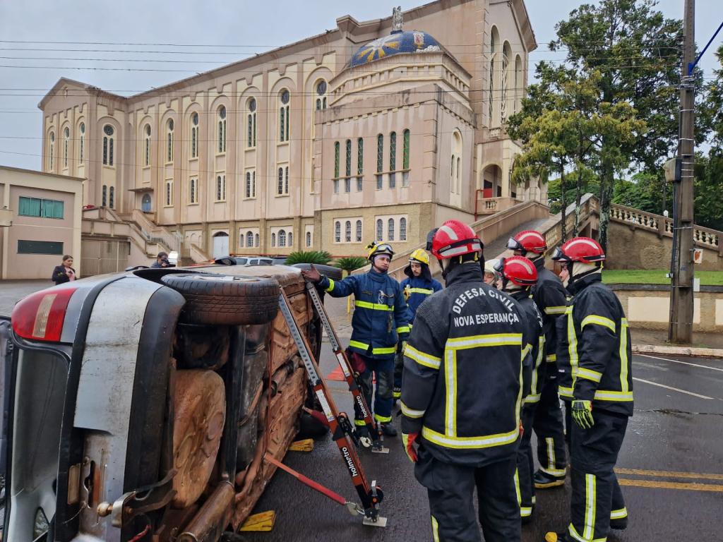 Defesa Civil de Nova Esperança participa de treinamento de resgate veicular em...