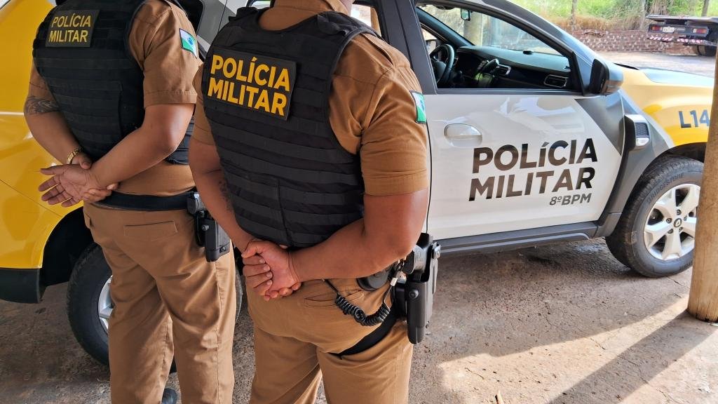 Polícia Militar aborda suspeitos e apreende drogas ilícitas no centro...