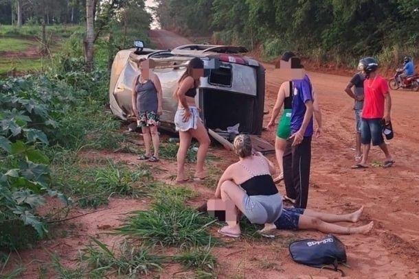 Três jovens ficam feridas após capotamento na Estrada do Porto Maringá, em...