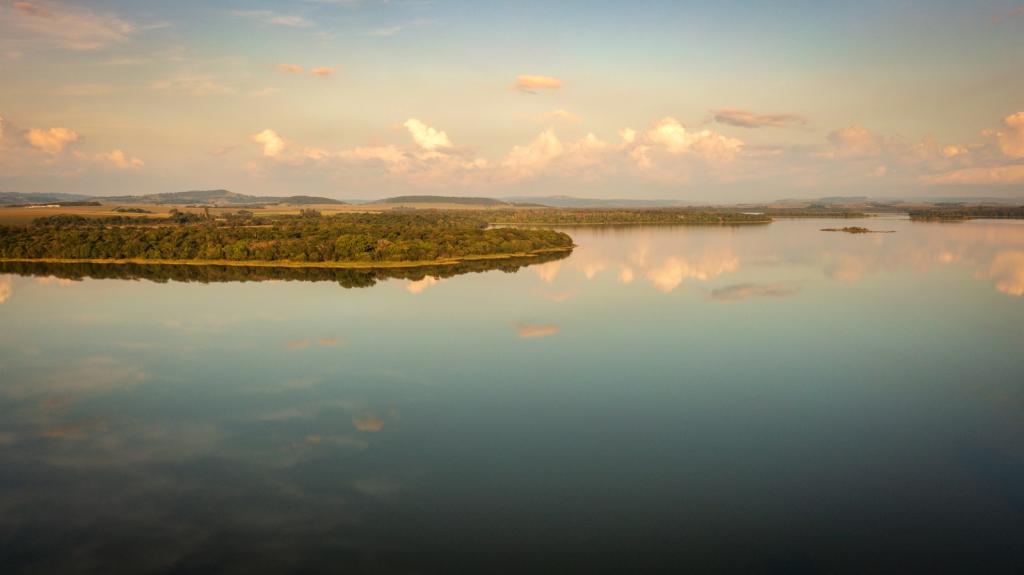 Itaipu vai instalar usina solar flutuante no reservatório