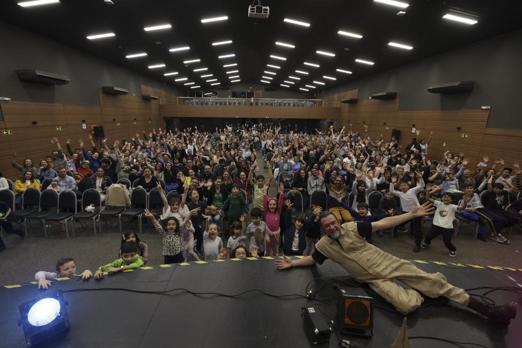 Espetáculo 'Alberto, o Menino que Queria Voar' encanta público no Itaipu Parquetec