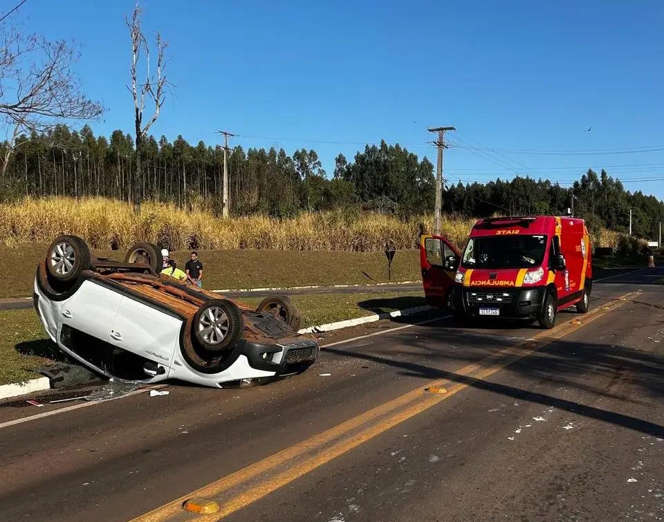 Milagre em rodovia da região: veículo capota e ocupantes saem ilesos