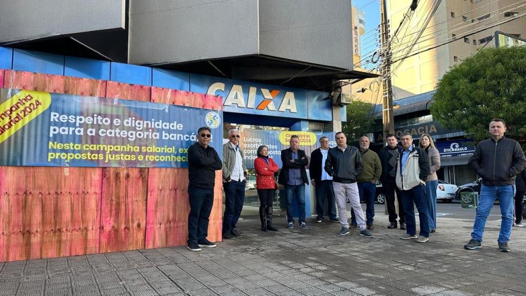 https://jornalnoroeste.com/uploads/images/2024/08/sindicato-dos-bancarios-de-maringa-e-regiao-realiza-protesto-contra-proposta-absurda-da-fenaban-assembleia-nesta-segunda-bg-12016-b6074.jpeg