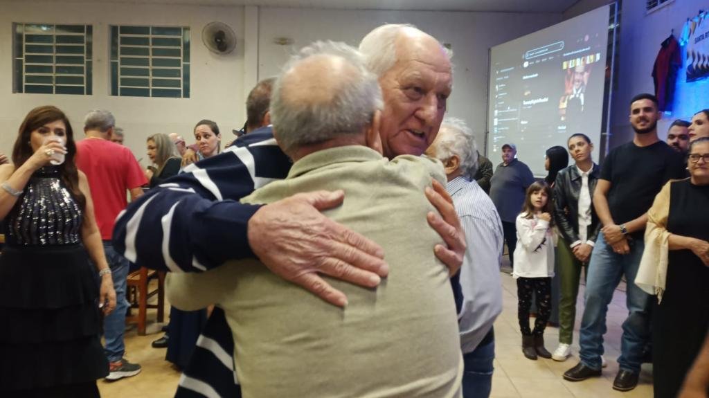 https://jornalnoroeste.com/uploads/images/2024/09/homenagem-emociona-amigos-e-familiares-do-ex-vereador-e-professor-claudio-em-nova-esperanca-bg-12300-71a41.jpeg