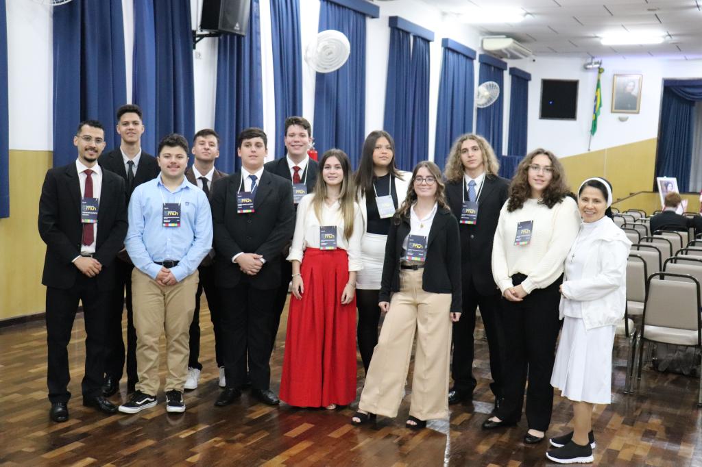 Educandos de Nova Esperança participam de Simulação bilíngue da ONU...