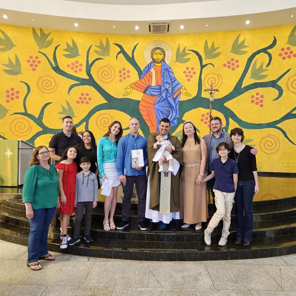 Batizado de João Ricardo é celebrado na Paróquia Imaculada Conceição...