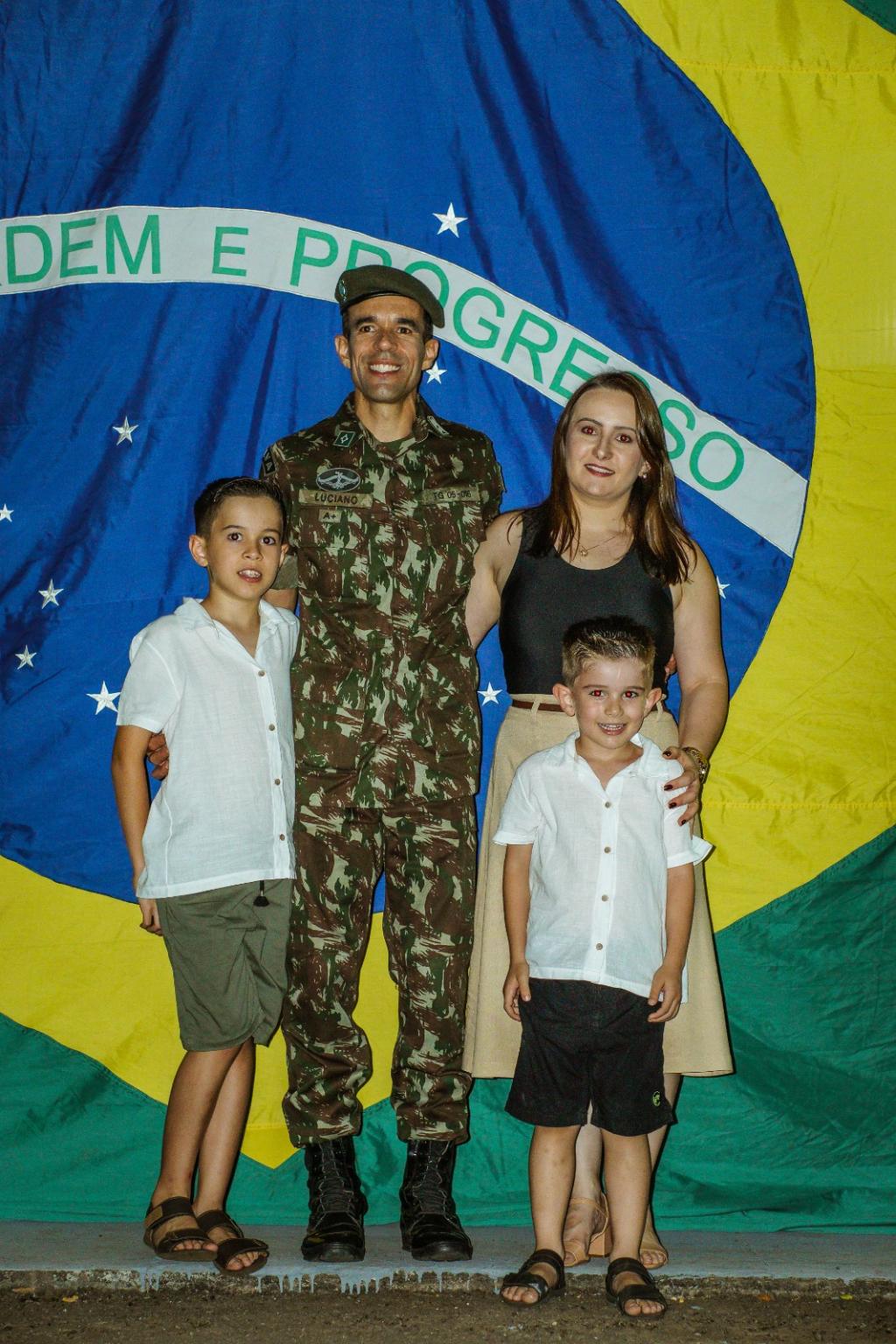 https://jornalnoroeste.com/uploads/images/2024/11/tiro-de-guerra-05-016-realiza-formatura-de-licenciamento-dos-atiradores-de-2024-em-cerimonia-emocionante-bg-12755-92366.jpeg