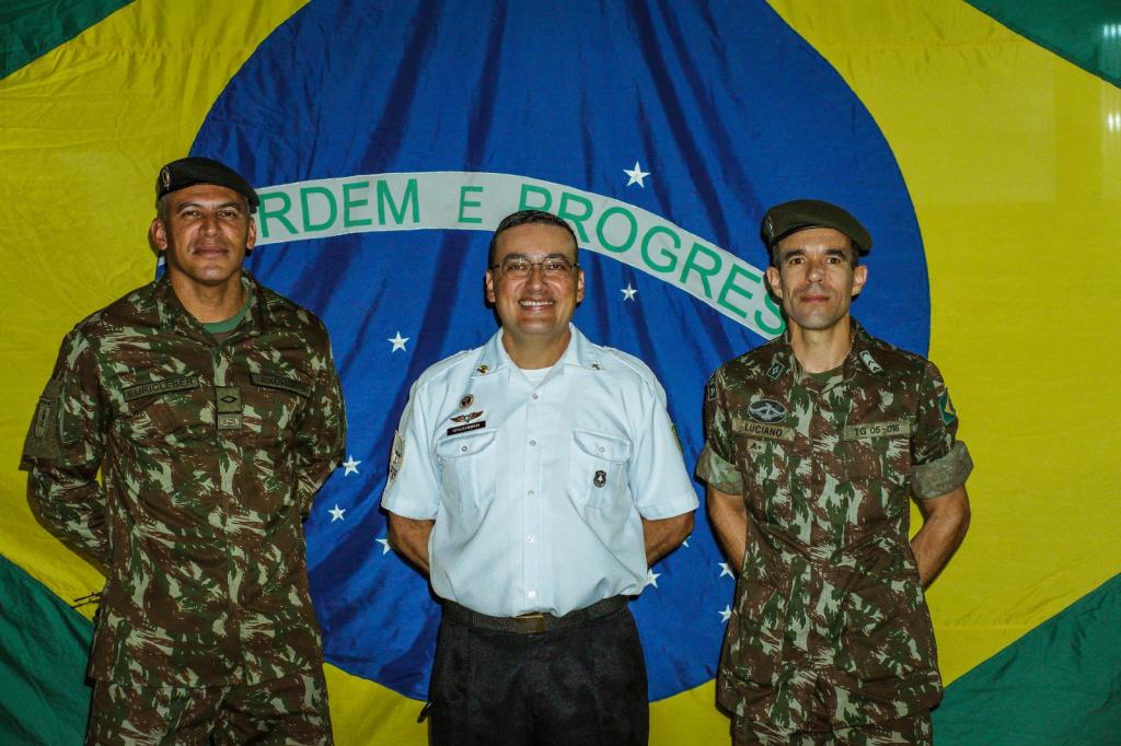 https://jornalnoroeste.com/uploads/images/2024/11/tiro-de-guerra-05-016-realiza-formatura-de-licenciamento-dos-atiradores-de-2024-em-cerimonia-emocionante-bg-12755-a338d.jpeg