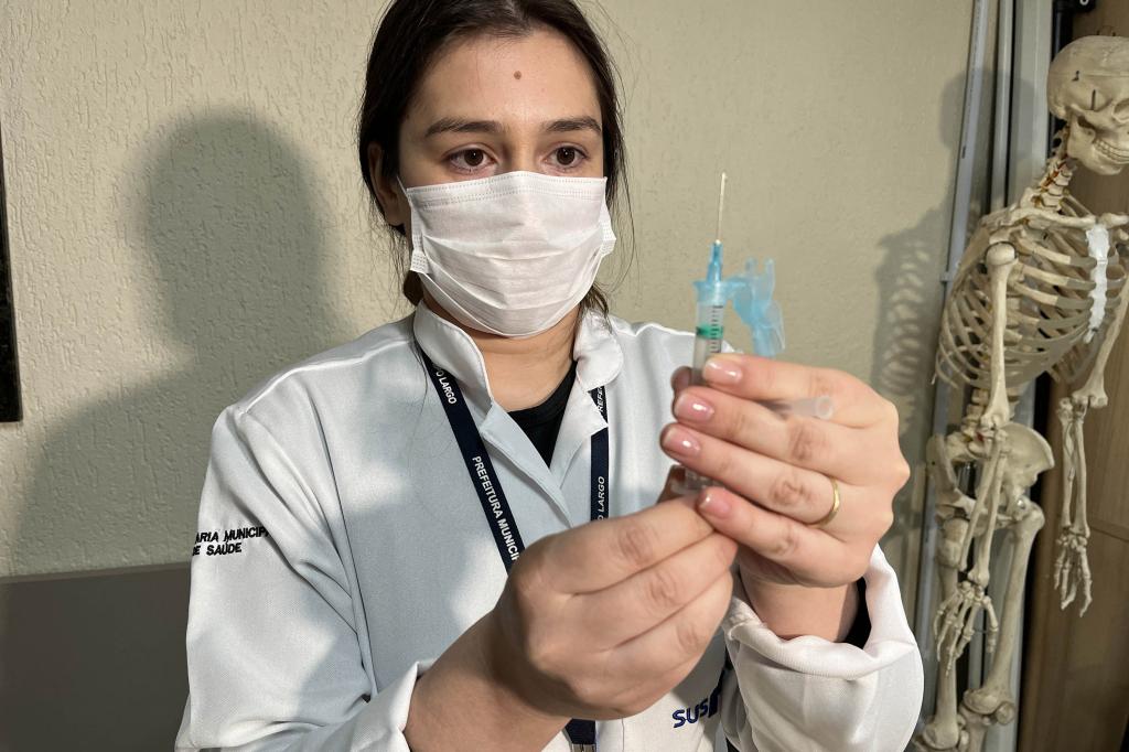 Vacinação contra a coqueluche é essencial para conter o aumento de casos,...