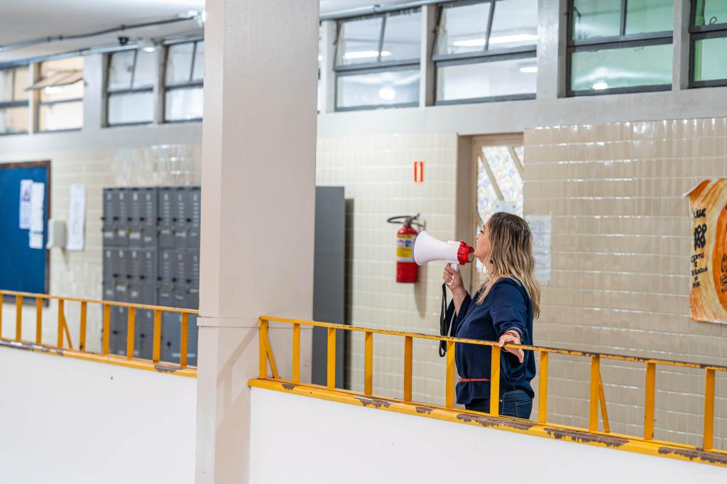 Educação vai contratar 300 assistentes administrativos e auxiliares de serviços...